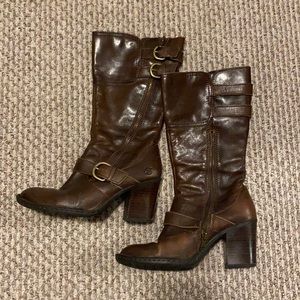 LIKE NEW heeled brown leather boots